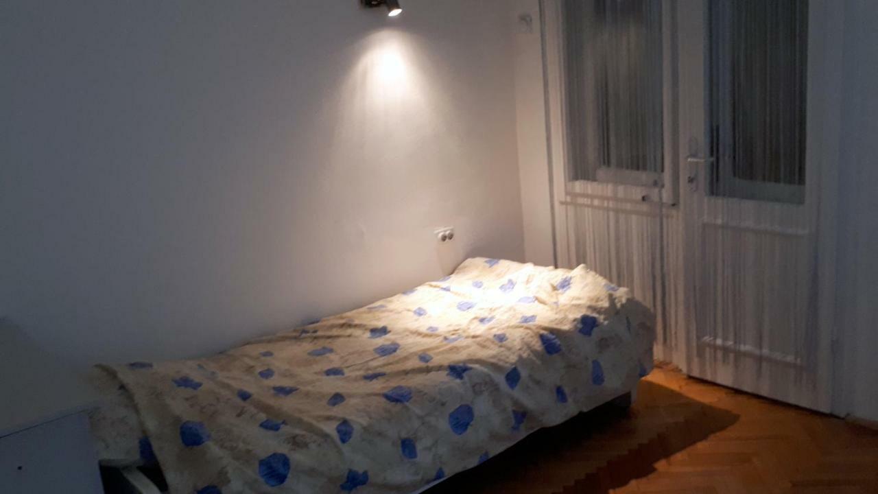 Edelweiss Hostel Štip Exteriör bild